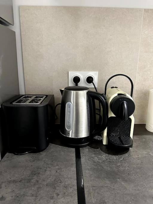 Appartement Centre Ville - Parking Prive - Wifi ニーム エクステリア 写真
